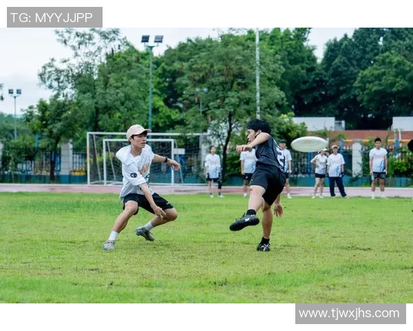 南京飞盘队的盯防体系与战术解析探讨飞盘竞技的策略与团队协作